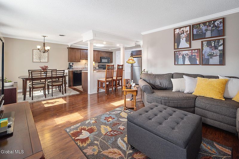 4th image of 1701 Cambridge Manor Drive