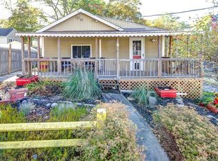 8 Beach St, Webster, MA 01570