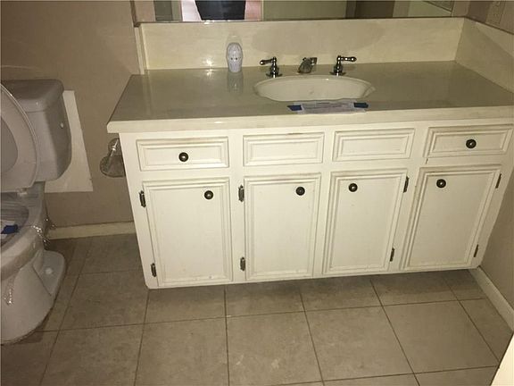 3rd image of 530 Roundtop Blvd