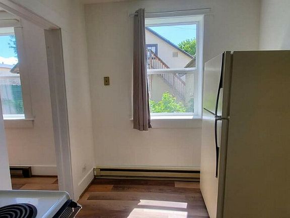 4th image of 208 S Saint Charles St #13
