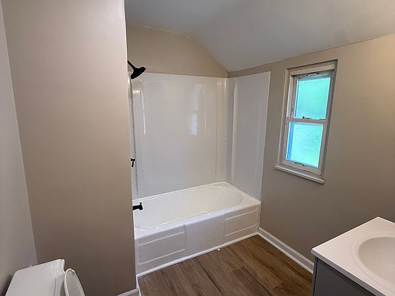 3rd image of 3928 Strandhill Rd