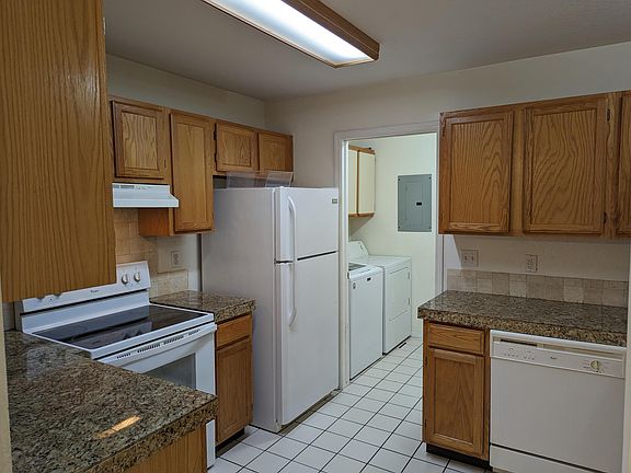 5th image of 2082 E Farr Ln