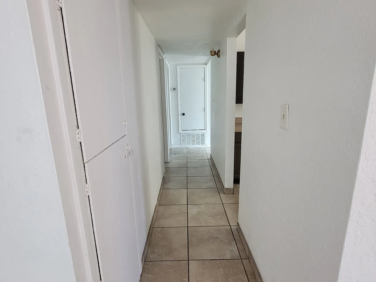 3 bed, 1225 sqft, $1,300 — Photo 4