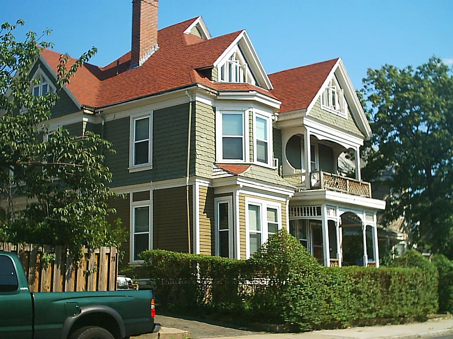 6 bed, 2000 sqft, $950 — Photo 1