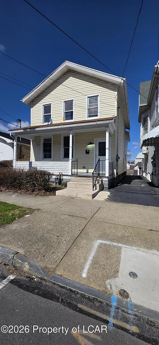 556 N Main St photo 1