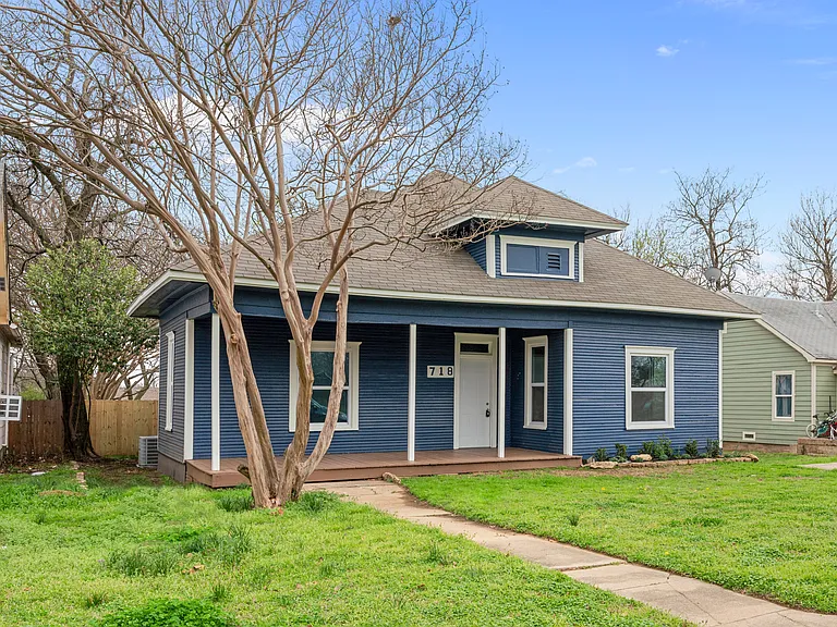 718 W Monterey St — Photo 2