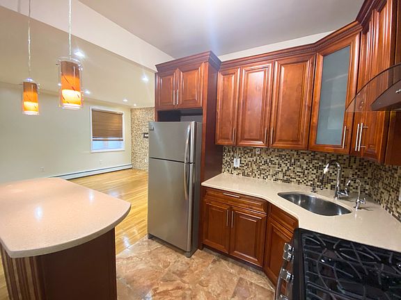4th image of 130 Woodbine St #1GR