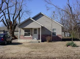 2017 F St NW, Miami, OK 74354