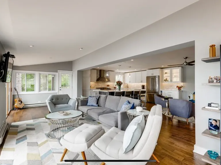 215 W Lake Shore Dr — Photo 5