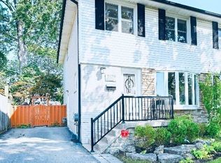 3317 Carillion Ave, Mississauga, ON L5C 2A9