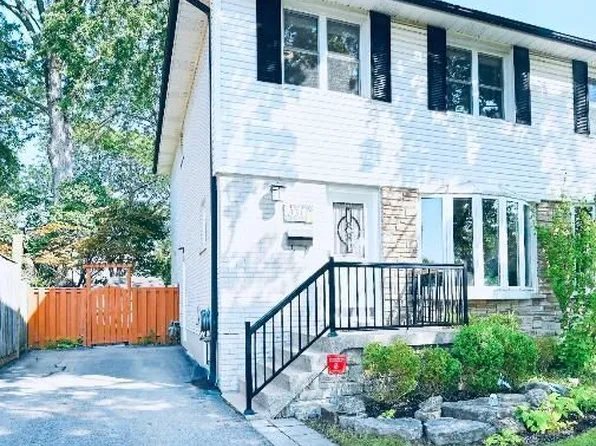 3317 Carillion Ave, Mississauga, ON L5C 2A9