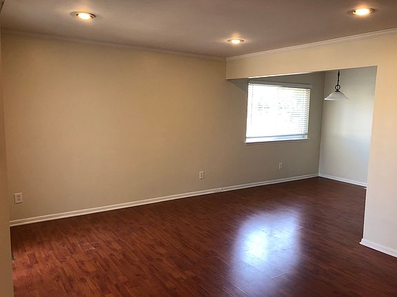 3rd image of 8516 Hampshire Dr