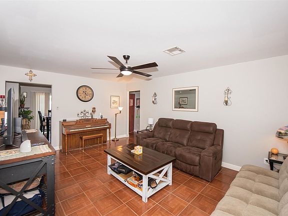 4th image of 2752 W 29th St