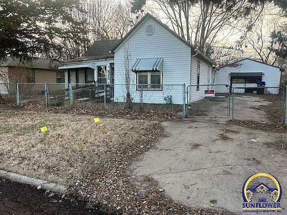 2nd image of 825 NE Strait Ave