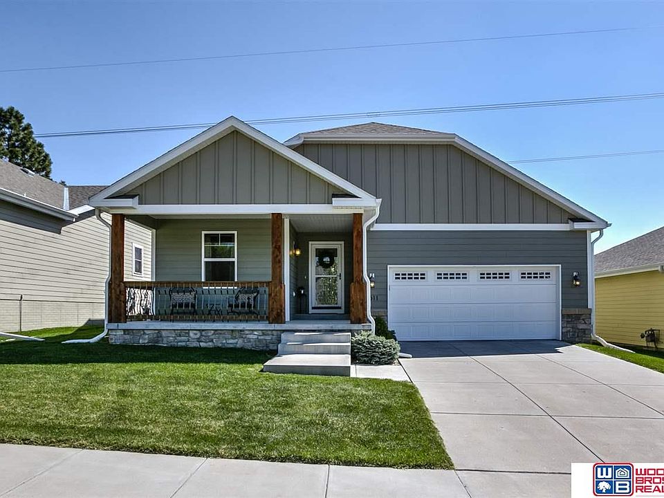 1st image of 8511 Pinehill Ln