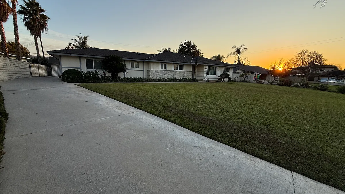 FRONT PROPERTY - 2814 E Mesa Dr