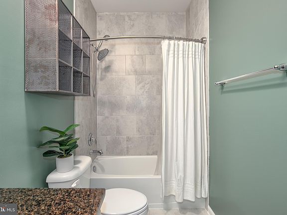 4th image of 618 Totten Mews NE