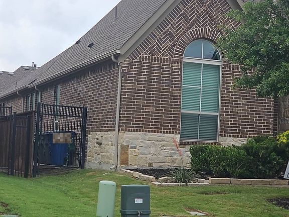 3rd image of 2751 Clarendon Ct