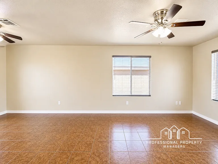 7042 E 36th Pl — Photo 3