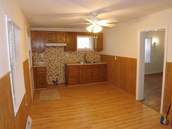 4th image of 211 Roselawn Ave