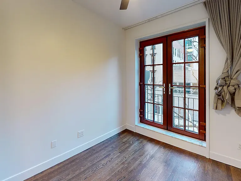 206 E 20th St #PENTHOUSE — Photo 14