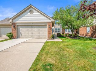 15727 Golfview Dr, Riverview, MI 48193