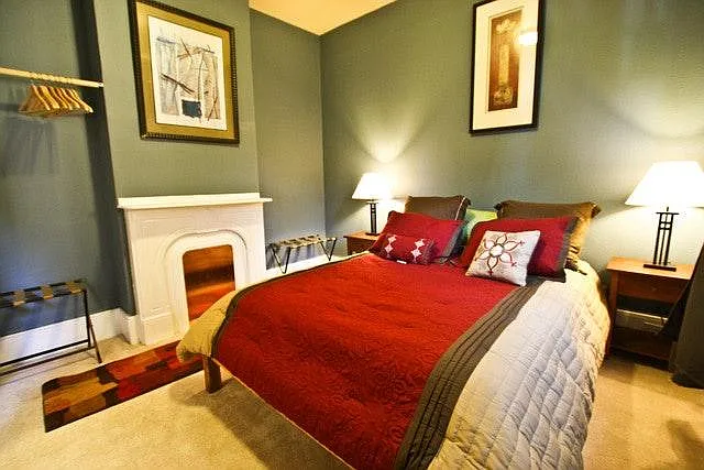 2 bed, 750 sqft, $4,600 — Photo 2