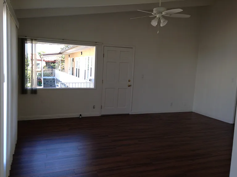 425 S Doheny Dr #5 — Photo 7
