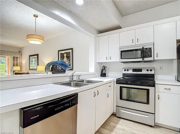 1044 Woodshire Ln APT B102, Naples, FL 34105