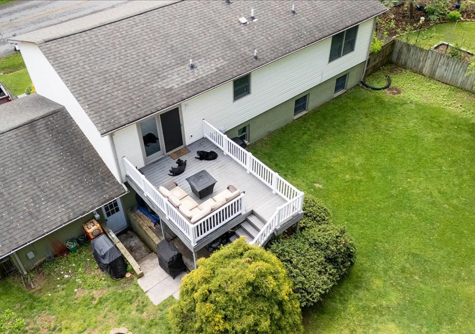 Spacious Home with Amazing Fenced Yard in Blacksburg — Photo 4