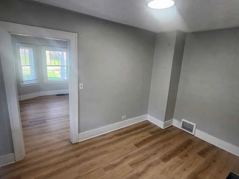 2729 Horton St — Photo 10