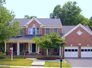 12701 Fox Woods Dr, Herndon, VA 20171