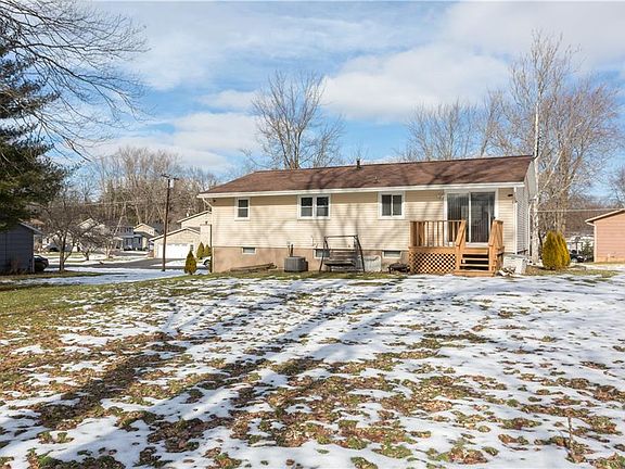 3rd image of 4035 Bay Park Dr