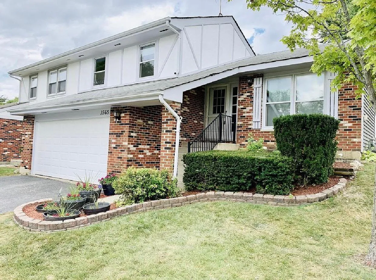 1565 Brandywyn Ct N photo 1