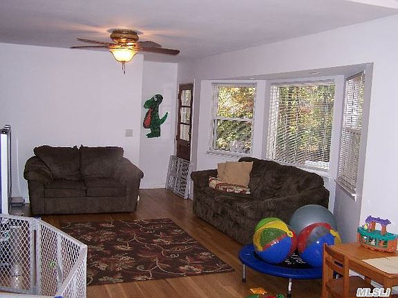 4th image of 31 Eisenhower Dr