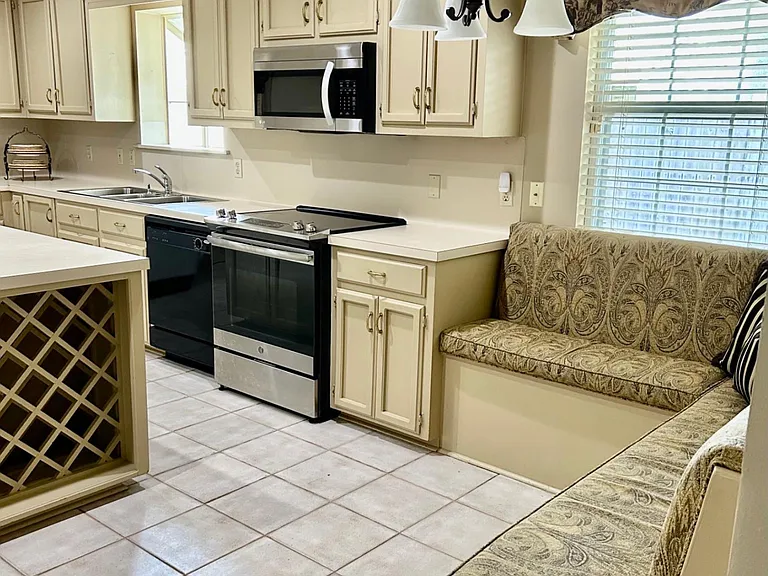 10765 Misty Vale Ave — Photo 5