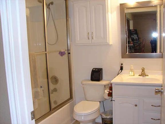 5th image of 343 W College St