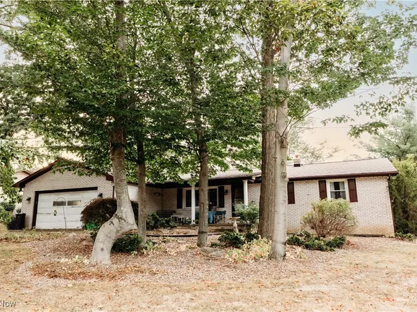 3951 Glenoak Dr NE, Louisville, OH 44641