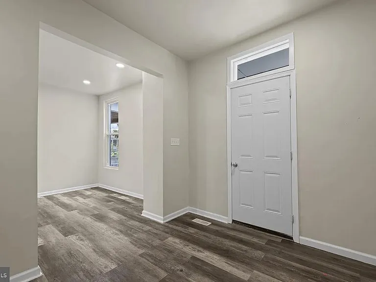 3030 Windsor Ave — Photo 12