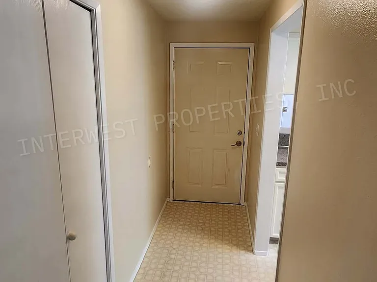 265 SW Salix Ter — Photo 20