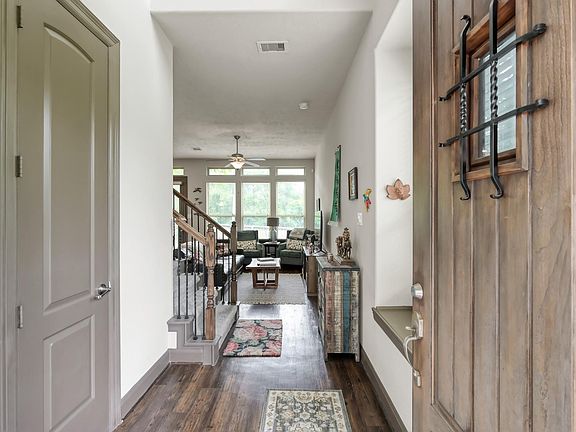 2nd image of 18 Aventura Pl