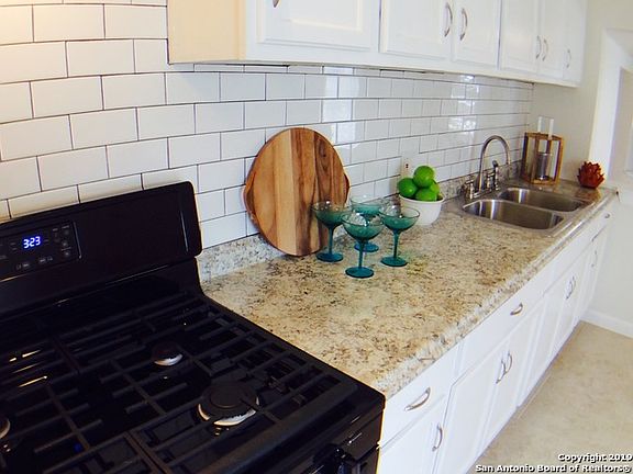2nd image of 3746 W Woodlawn Ave