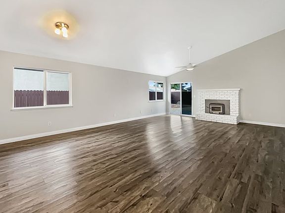 3rd image of 1476 Willow Creek Dr