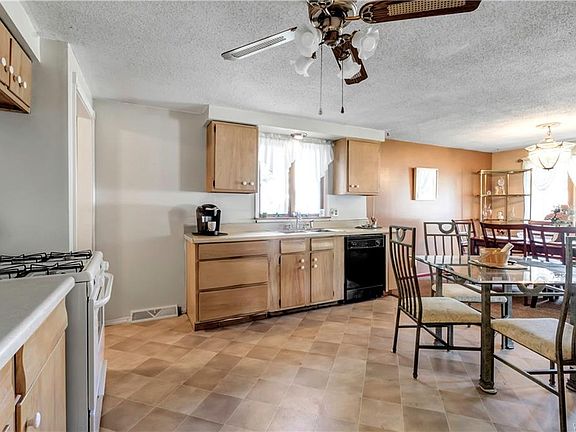 3rd image of 691 Hartley Dr