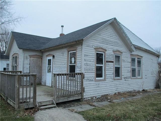 2nd image of 202 E Illinois St