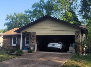 504 Treetop Village Dr, Ballwin, MO 63021