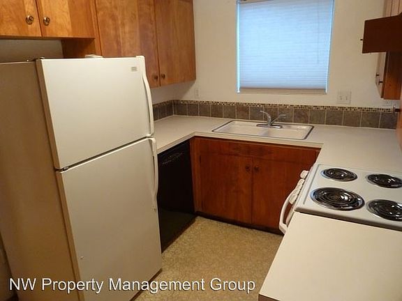 2nd image of 1526 7th St APT 7