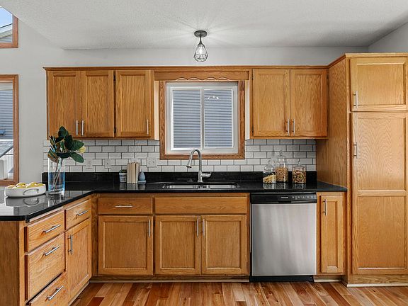4th image of 10657 Able St NE