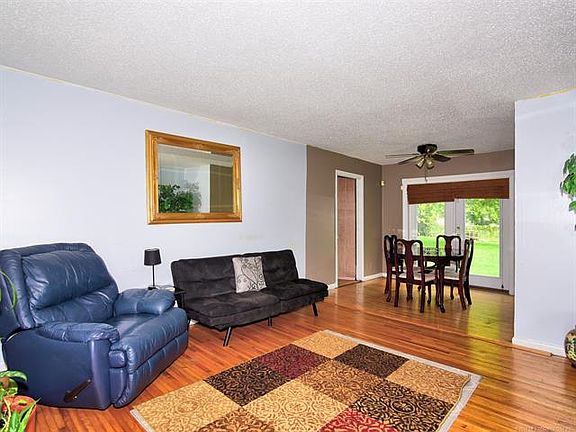 2nd image of 211 E Woodrow Pl
