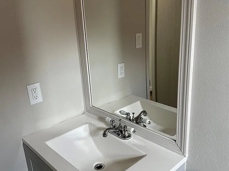 2502 Kingsdale Dr — Photo 9